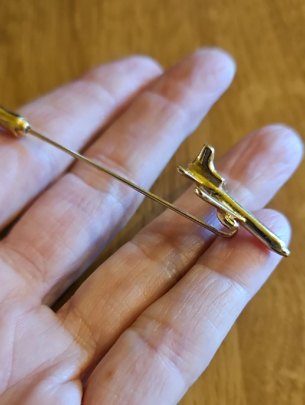 Vintage gold tone airplane aircraft stick pin lapel pilot flight attendant - Picture 2 of 5